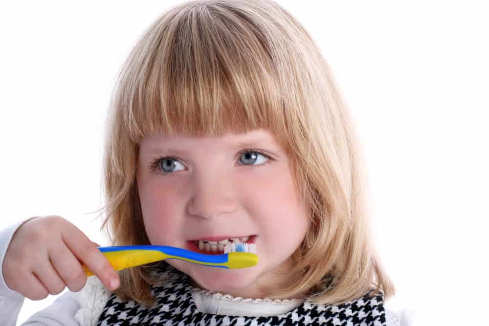 What is Fluoride Varnish? Who is it for? Risks and benefits?